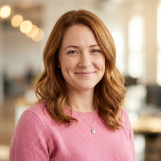 Emily Watson, chargée du service client chez Bour Capitève